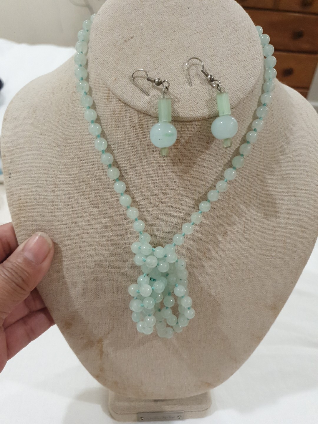 Vtg Hand Knotted Jade Necklace Jewelry Sea Green Beads & Dangling Earrings