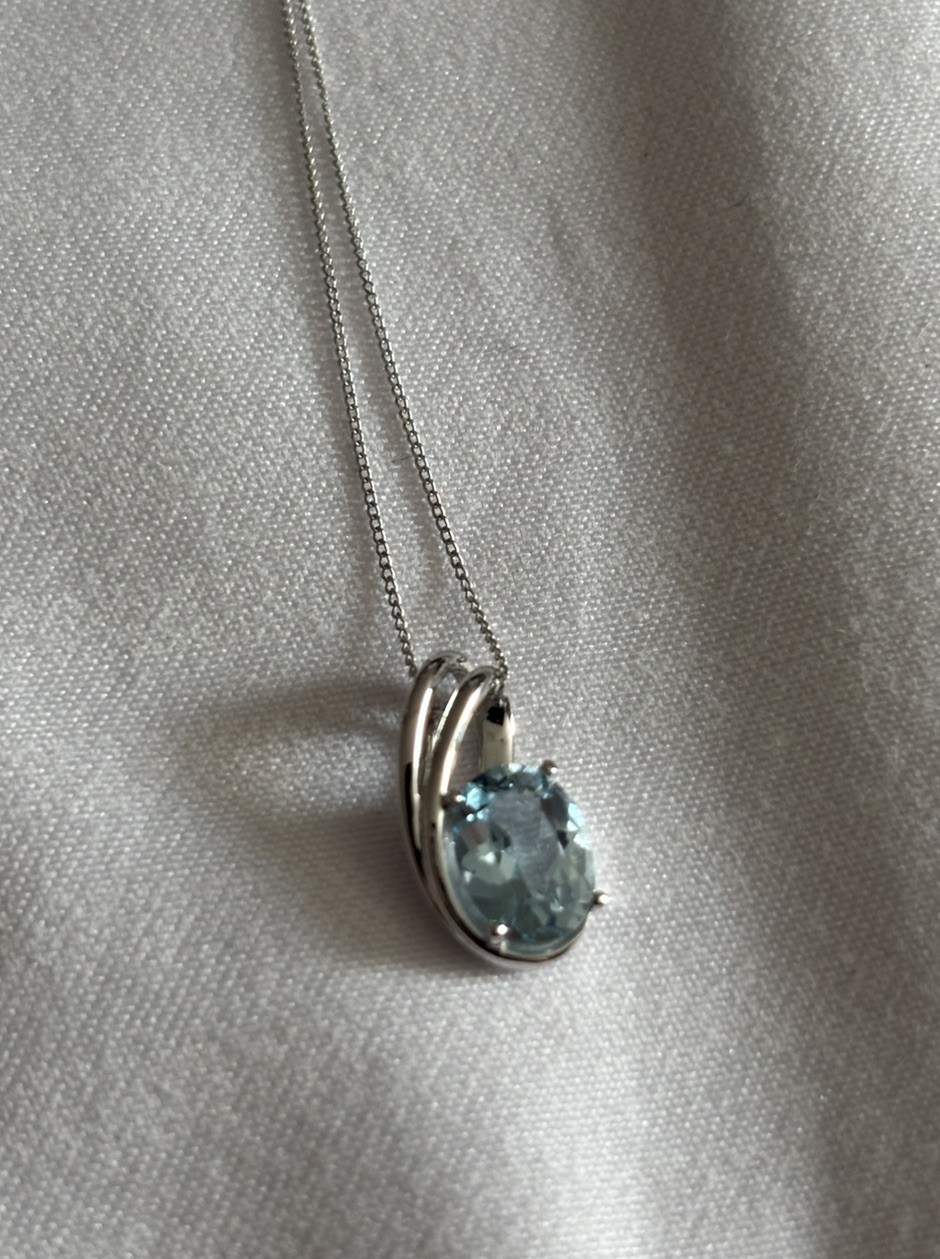 Blue Topaz Pendant Necklace 9ct White Gold 375