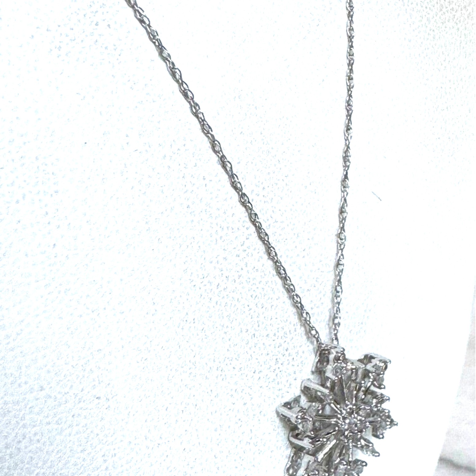 WHITE GOLD AND COLORLESS SAPPHIRE SNOWFLAKE PENDANT NECKLACE SKY