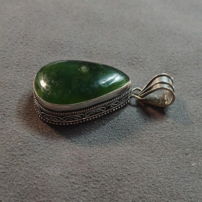 Handmade in India 925 Sterling Silver Teardrop Nephrite Jade Pendant