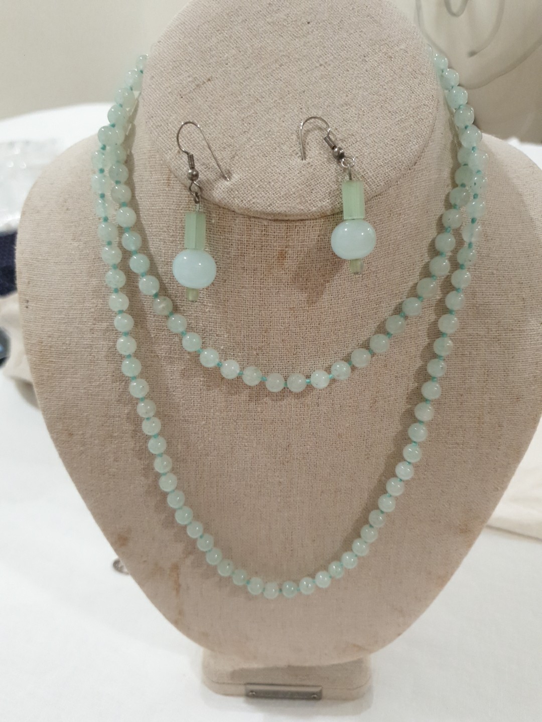 Vtg Hand Knotted Jade Necklace Jewelry Sea Green Beads & Dangling Earrings