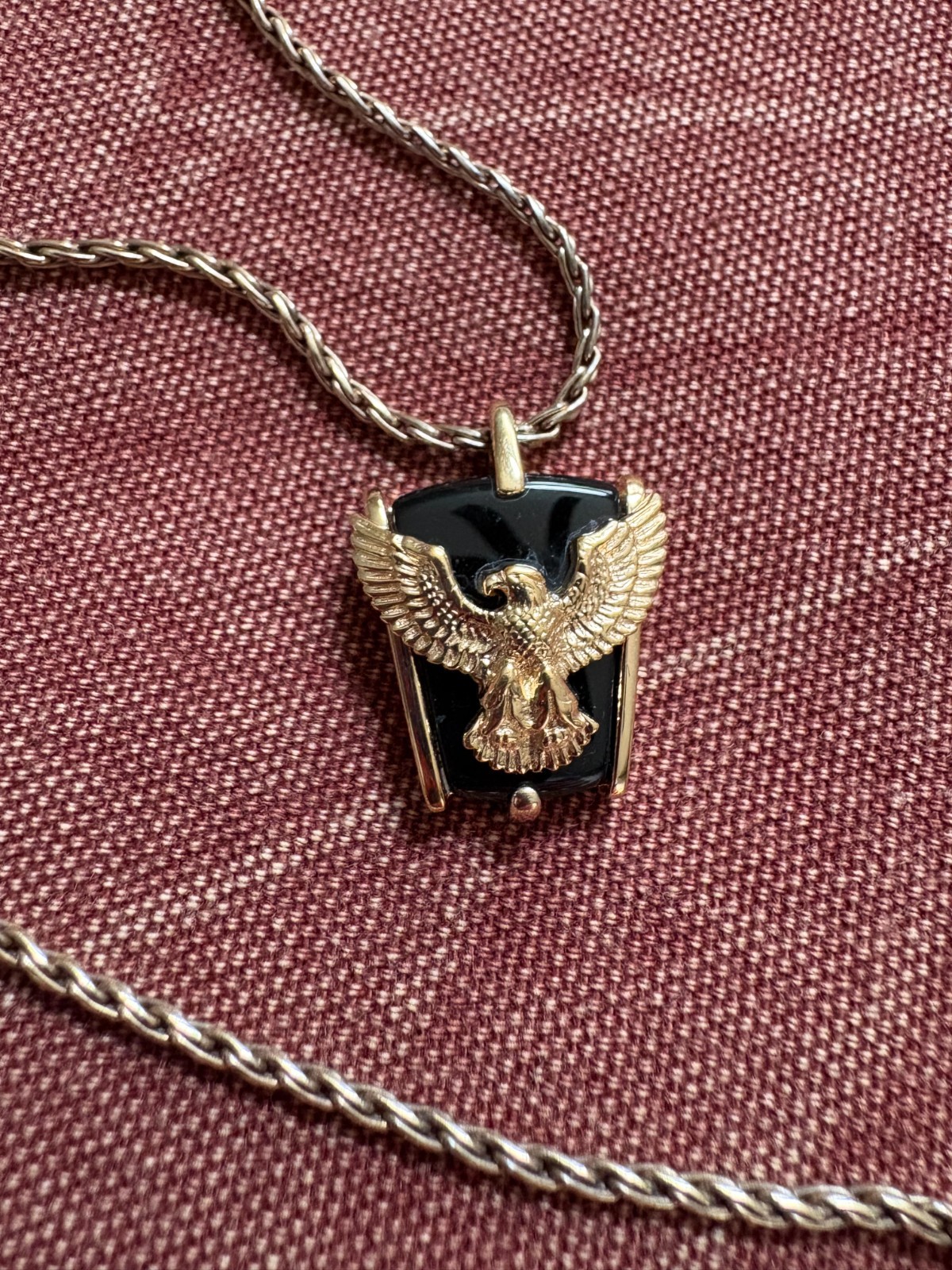 Franklin Mint 10K gold eagle necklace 24″ sterling silver chain original box