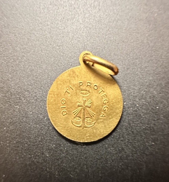 18 Karat Yellow Gold Jesus “Dio Ti Protegga” Religous Medal Pendant – 2.2 Grams