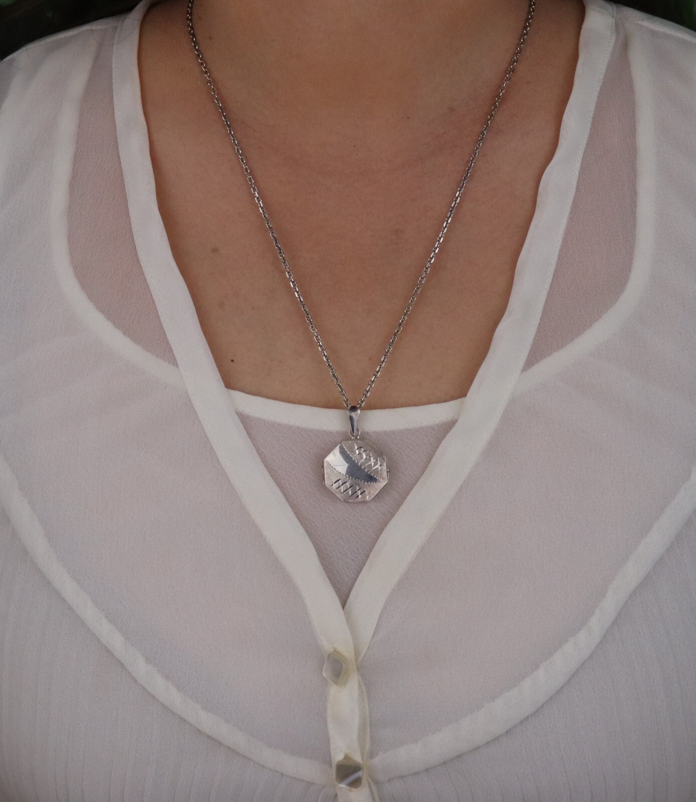 Sterling Silver Locket Necklace 21″ Chain