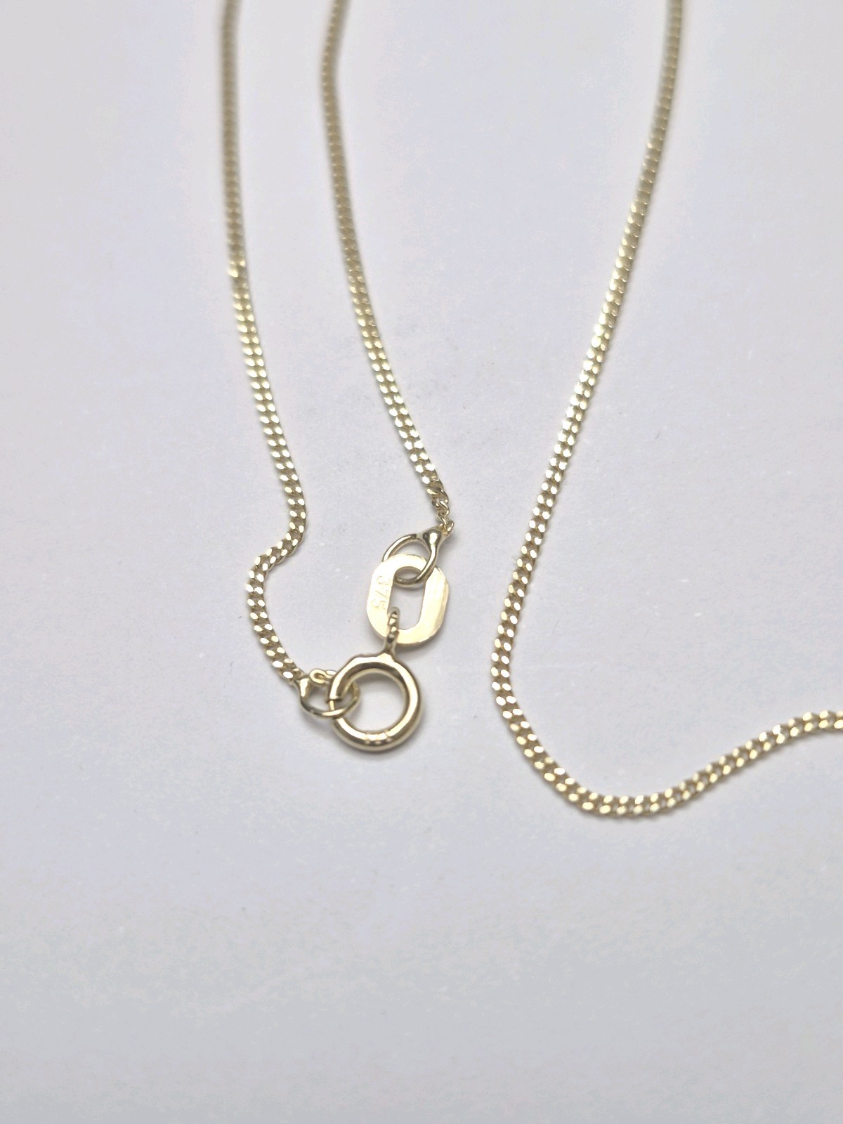 9ct Yellow Gold Vintage Heart Photo Locket & Chain. Necklace. Engraved Design.