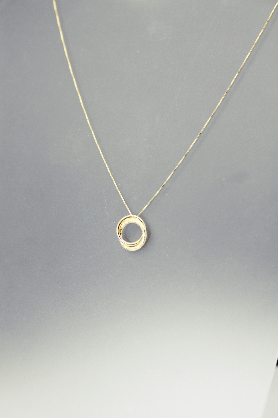 10K Yellow Gold Double Ring Pendant On 18″ Thin Box Chain 1.4 Grams (NEC5060)