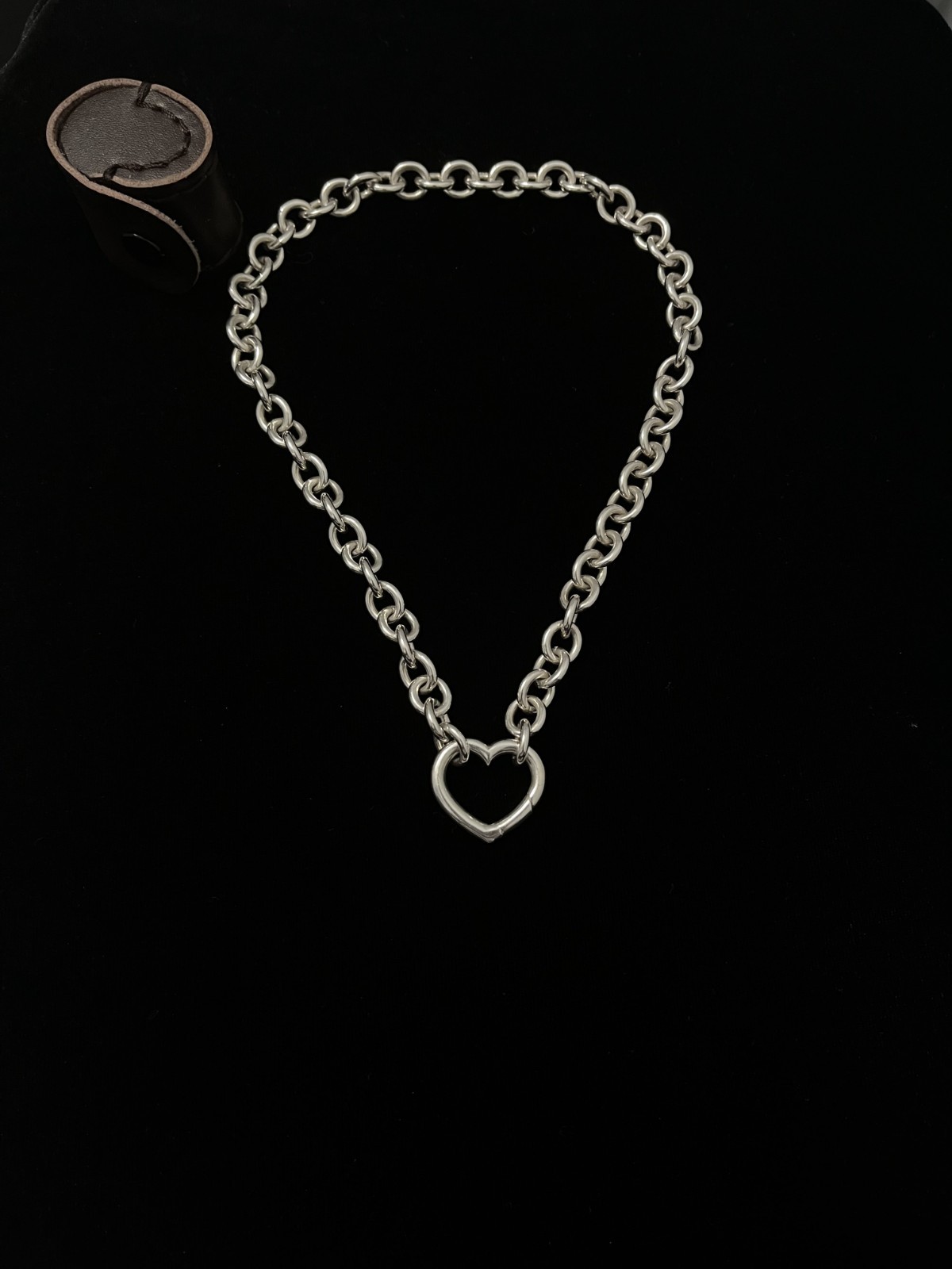Tiffany & Co Silver Heart Clasp Chain Link Necklace 16″ Excellent Condition.