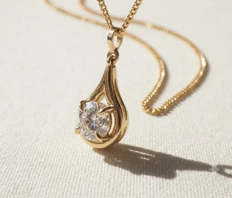 14K Yellow Gold Pendant 2.00 CT Round-Cut Lab Grown Diamond EF/VS1 IGI NO Chain