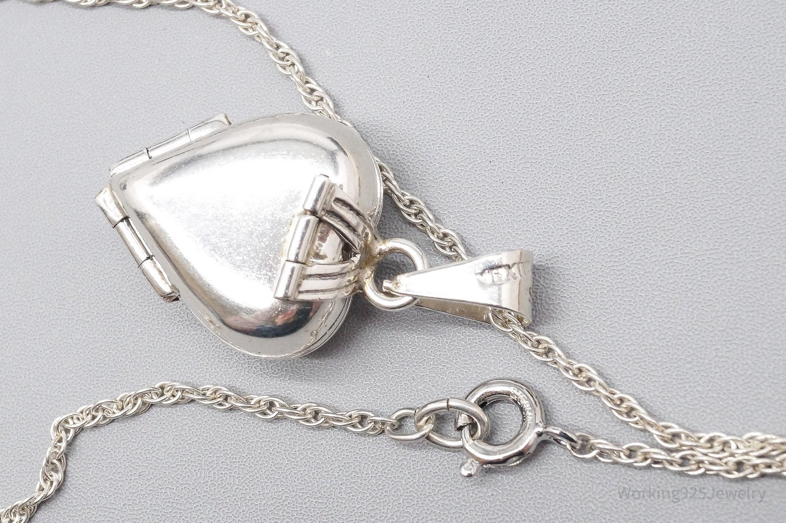 Vintage Large 4 Picture Heart Locket Sterling Silver Necklace 20″