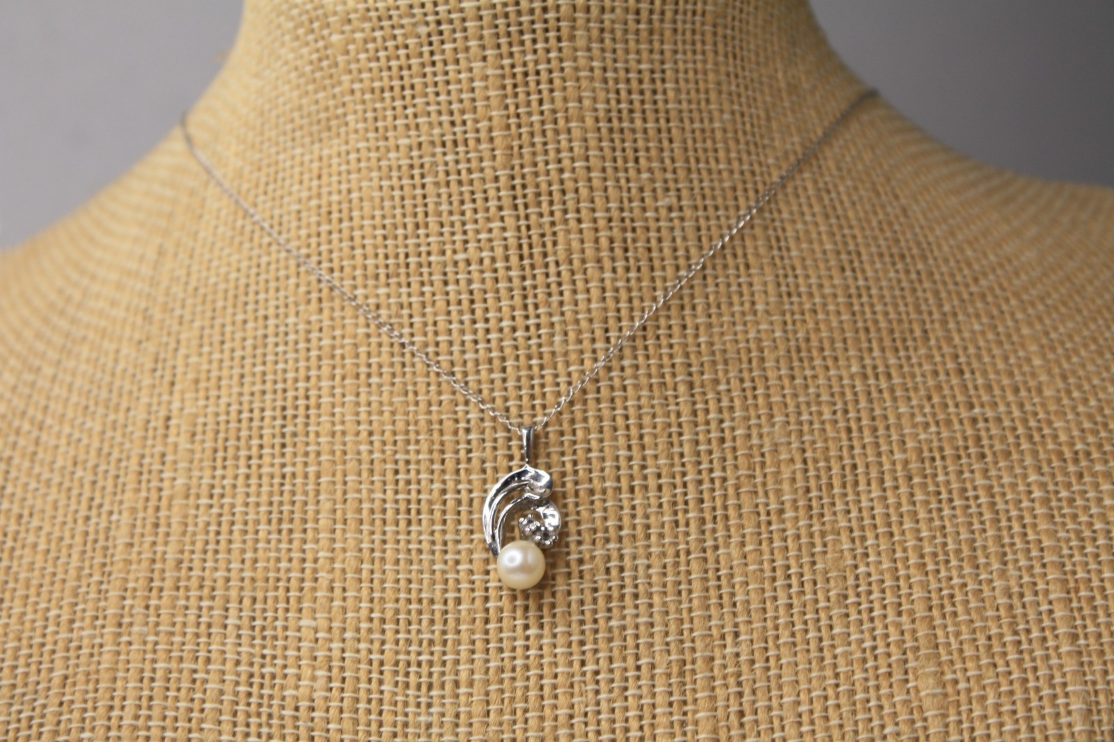 14K Solid White Gold Genuine Pearl, Diamonds Pendant & Chain Necklace 16″ in Box