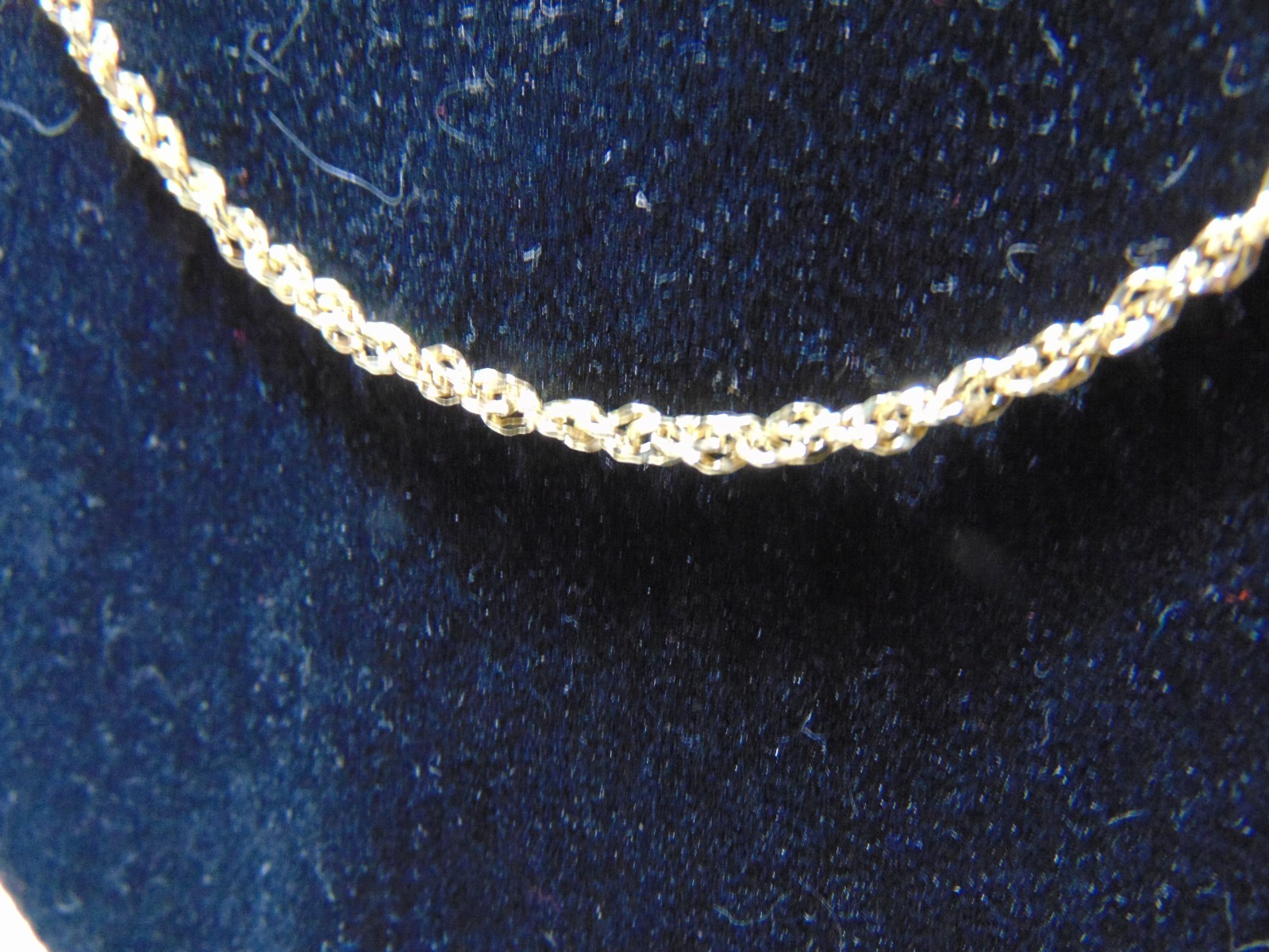 Stunning 14K YellowGold Hollow Bismark Chain Necklace Length 19″Width 2mm 1.68gm