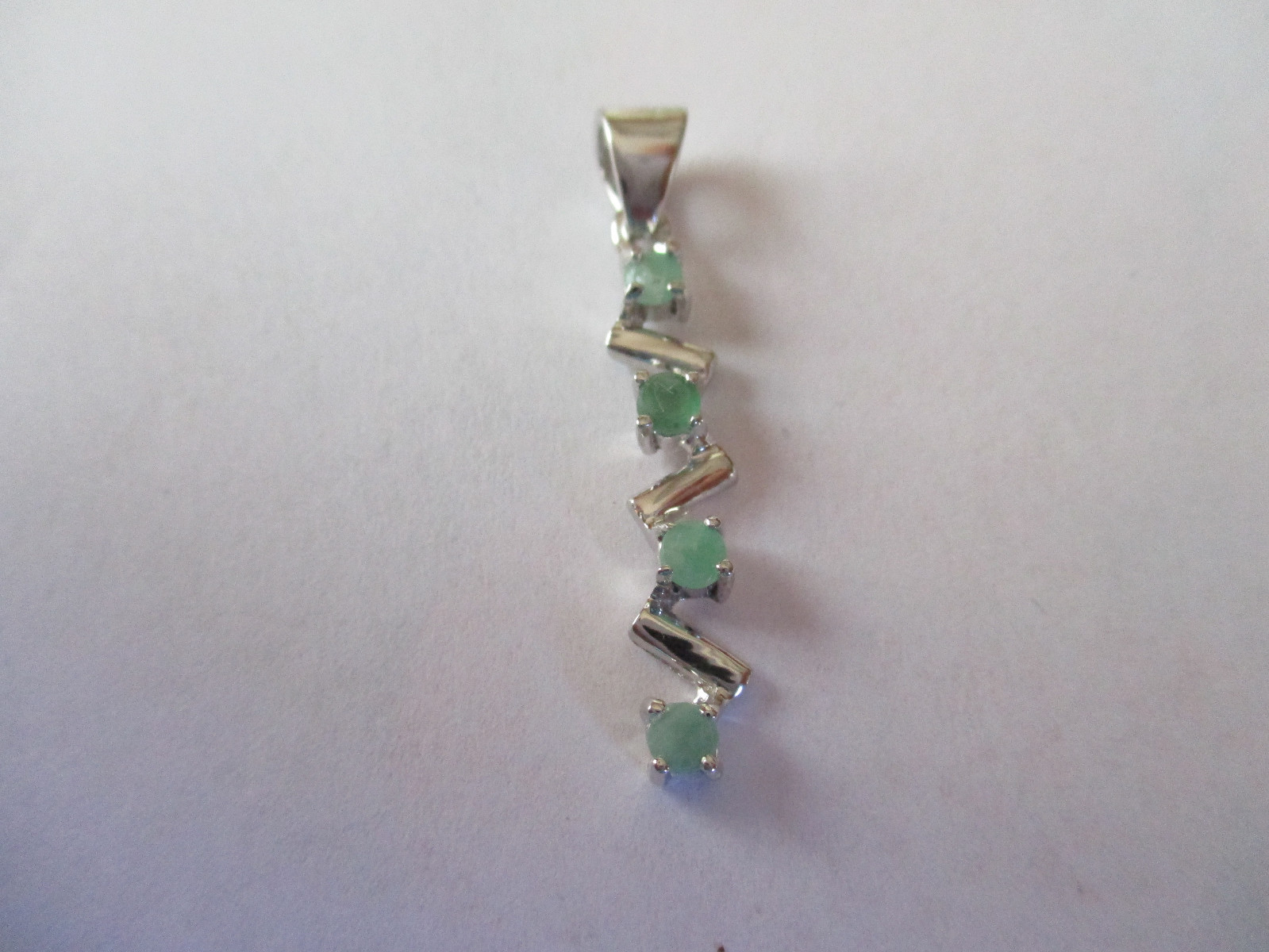 Gorgeous Sterling Silver Real Green Emerald Pendant 4 round cut 1 1/4 long