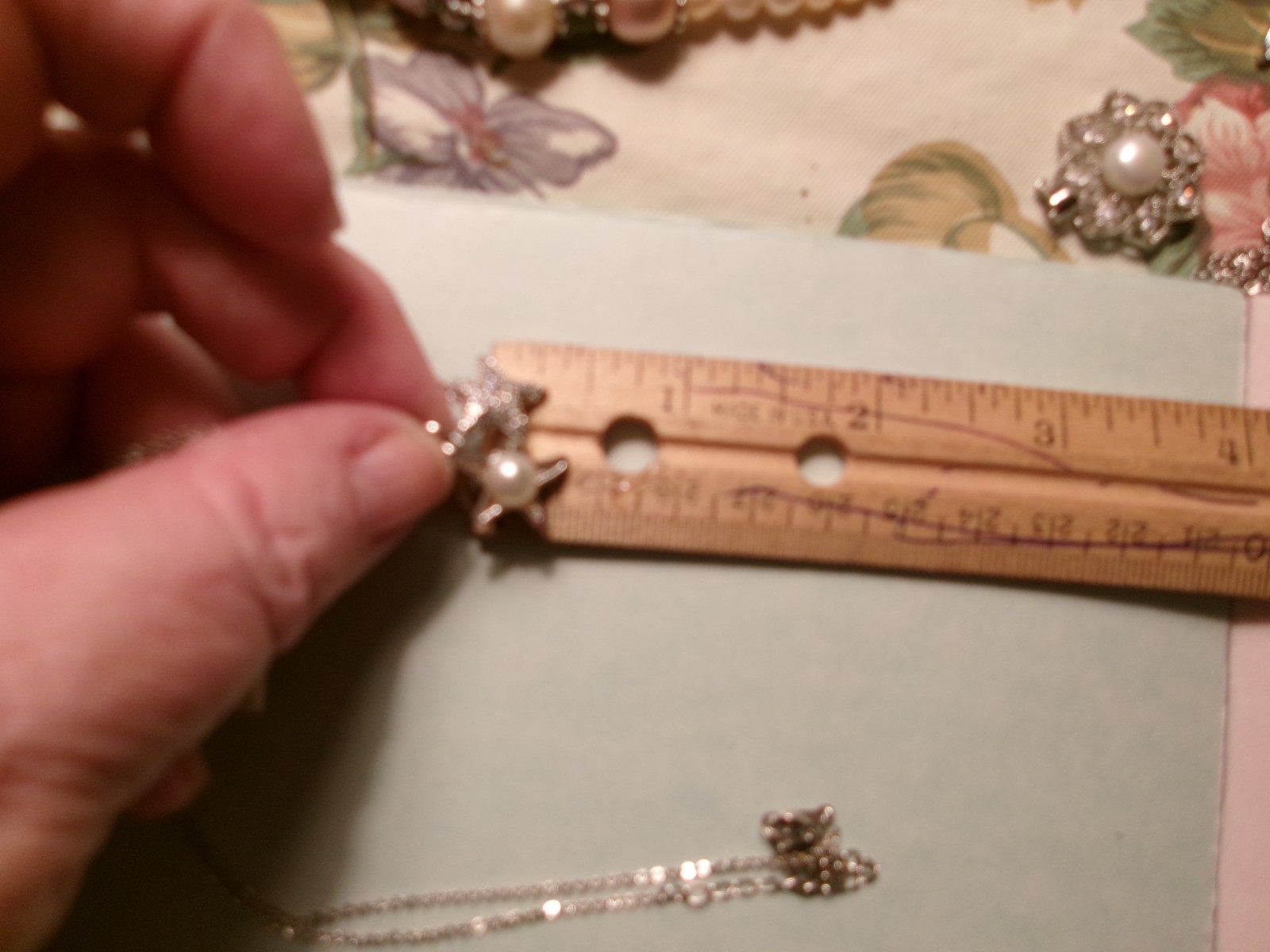 PEARL IN 2 STAR FISH NECKLACE