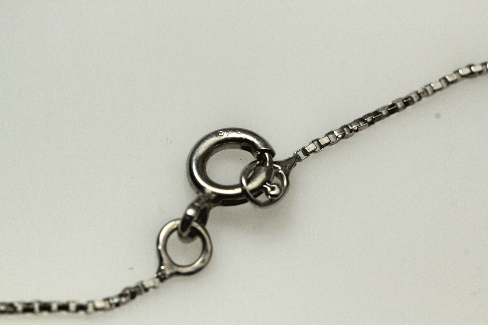 925 Sterling Silver 26″ Thin Box Chain 1.9 Grams (NEC4896)