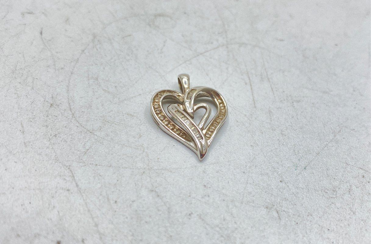 SUN 10K White Gold Diamond Melee Open Heart Pendant 3/4″