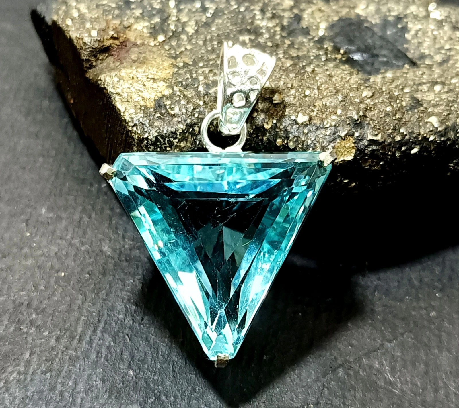 90 Ct Trillion Aquamarine Natural Topaz 925 Solid Silver Pendant Loose Gemstone