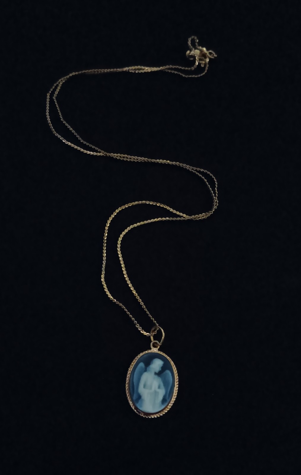 Vintage Guardian Angel Cameo pendant 14K G.F. Gold 18″ dainty chain necklace