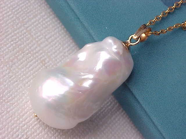 16MM X 27MM AAA BAROGUE WHITE PEARL PENDANT SOLID 18K YELLOW GOLD