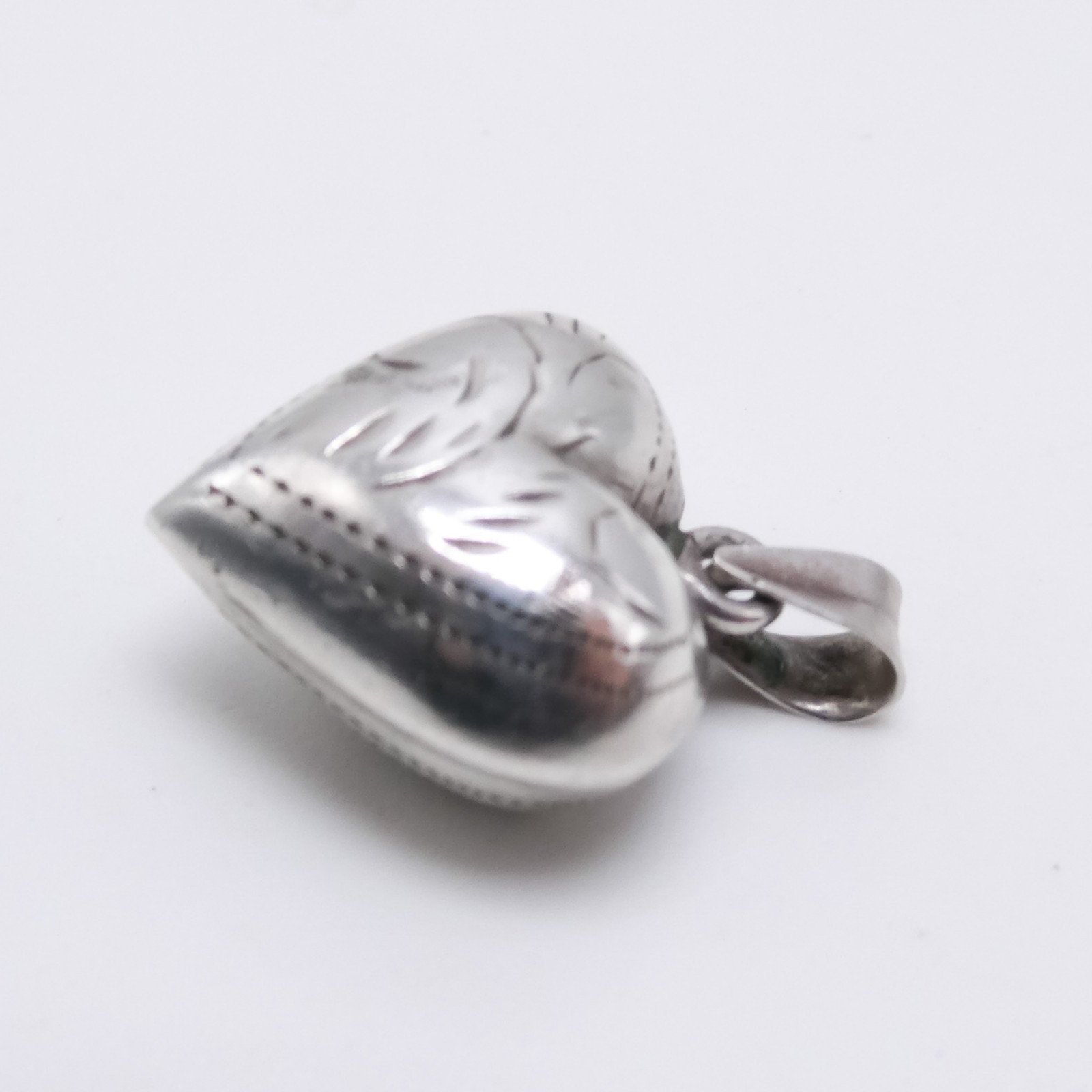 Sterling Silver 925 Puffy Heart Etched Diamond-Cut. 8″ Necklace Pendant