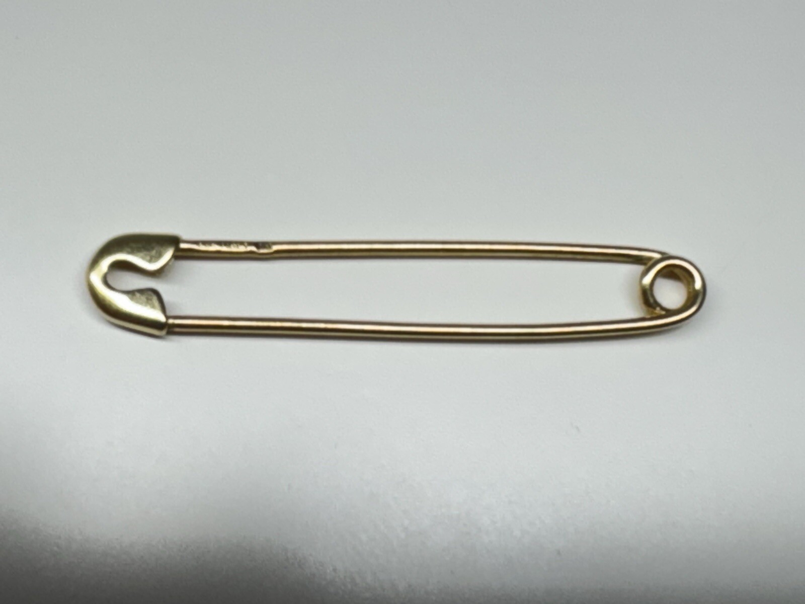 14 karat solid yellow gold pin made in italy