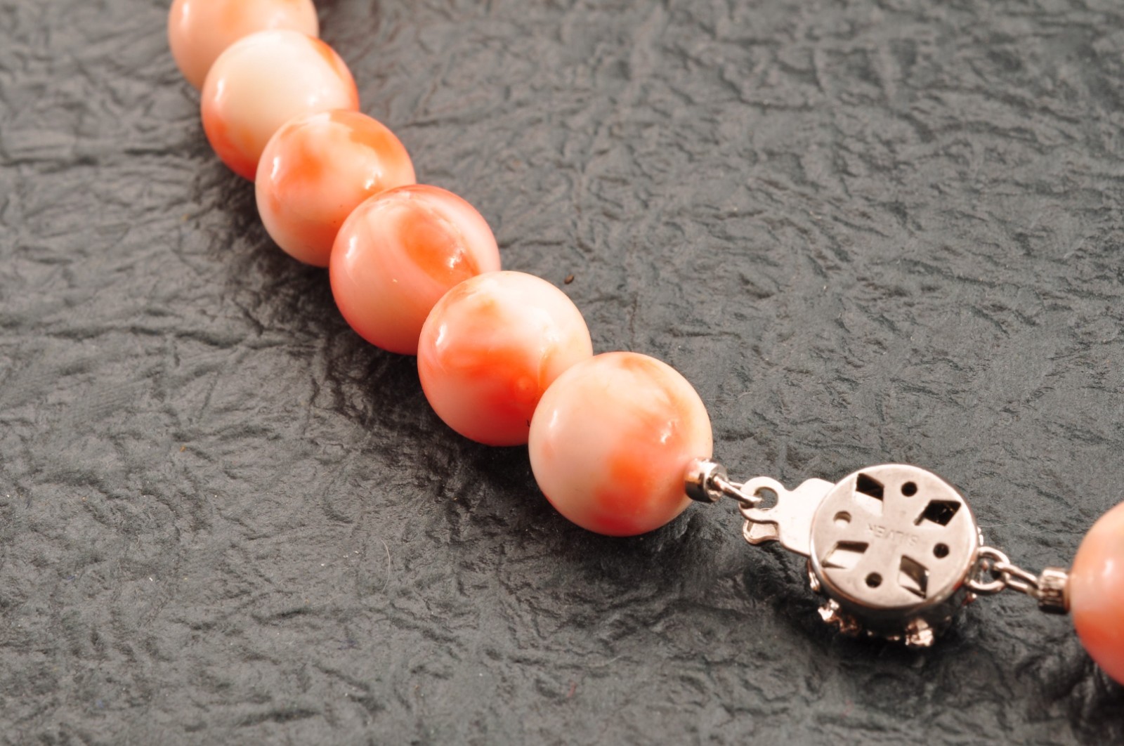 Angel skin coral necklace (17.3in, 423ct) ,925 silver clasp with “Certificate”.