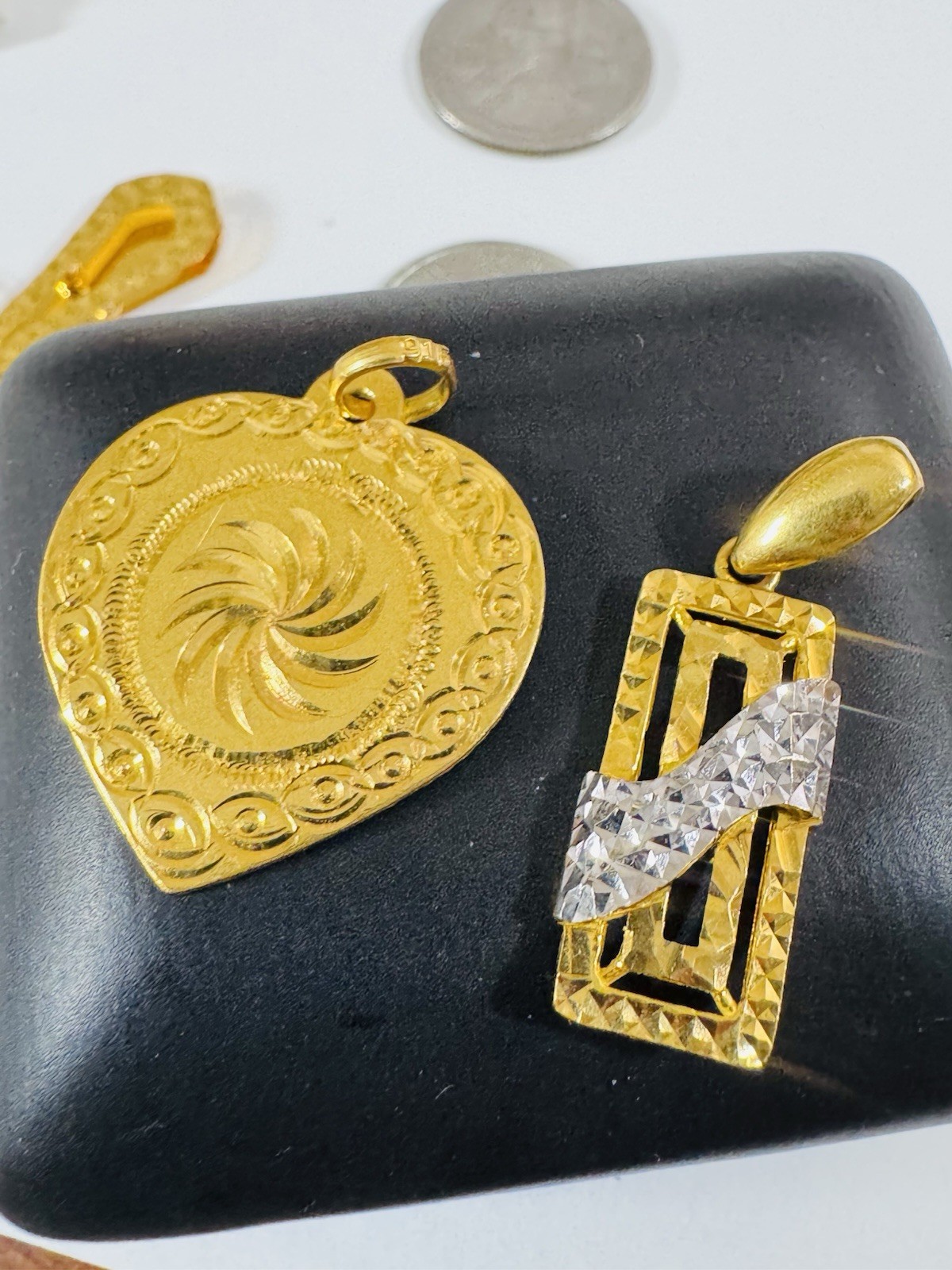 RARE 22K 916 22C Real Gold Two Set of Pendant 1 x Rectangle & 1x Heart 7.73g
