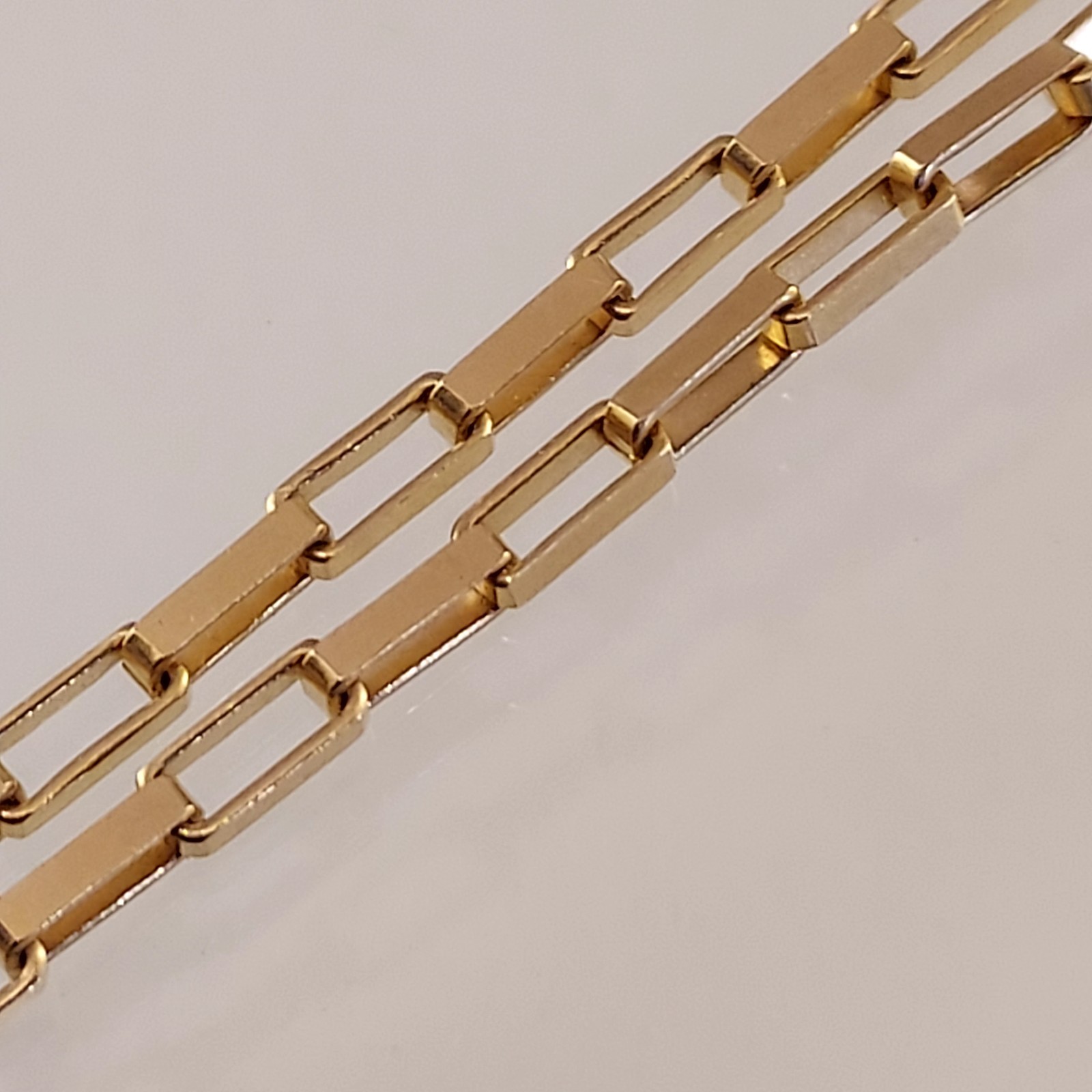 Vintage 14k Italy Square Link Chain. 18″ Length. 2mm Width. 7.5 Grams.