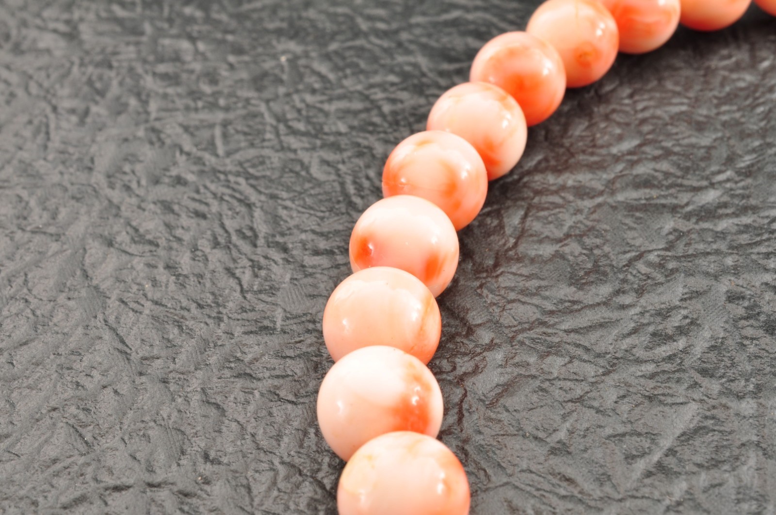 Angel skin coral necklace (17.3in, 423ct) ,925 silver clasp with “Certificate”.