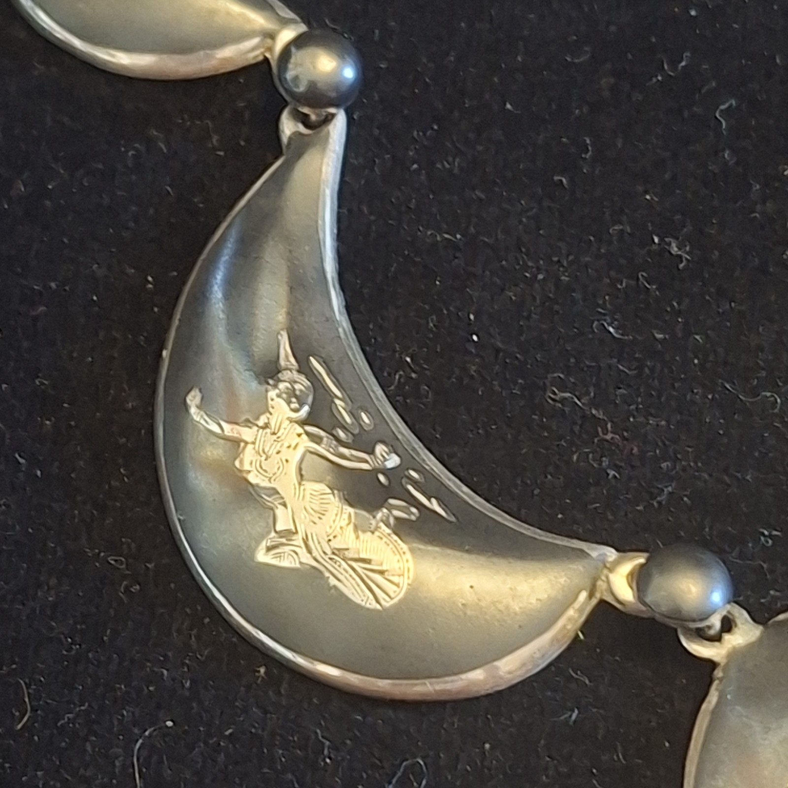 Siam Sterling Silver Necklace Depicting The Goddess Of Lightning (A85)