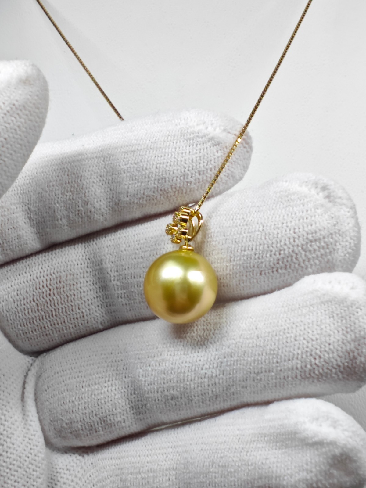 Natural Gold Pearl Pendant Necklace – 12.5mm Round Pearl with 18KGold & Diamond