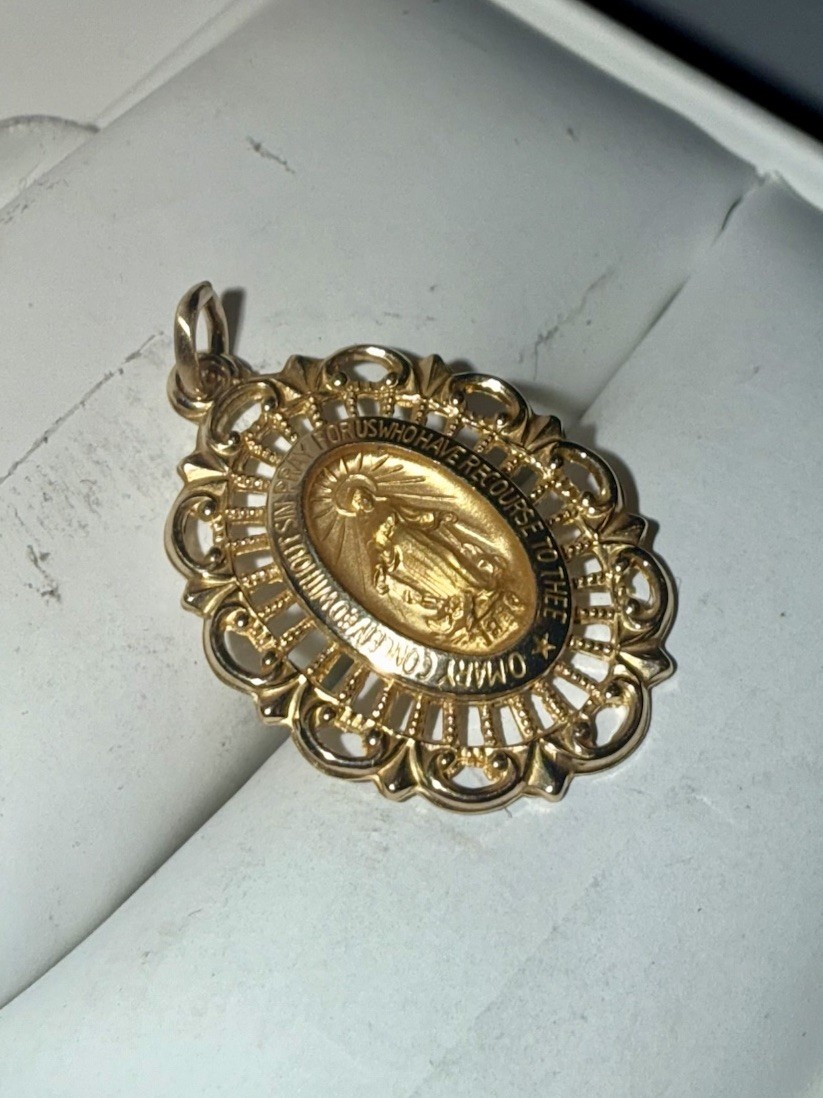 ESTATE Solid 14K Gold Virgin Mary Religious Oval Pendant