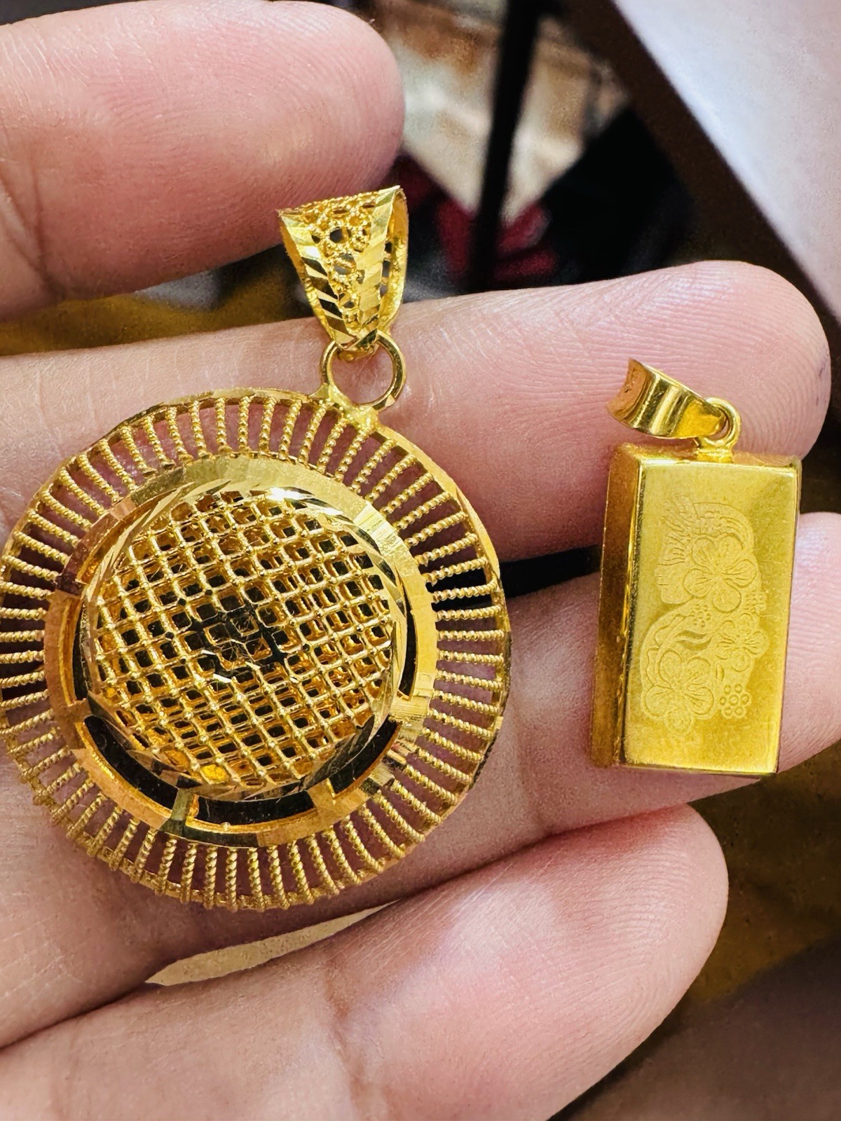 22K 916 22C Real Gold Two Set of Pendant 1 x Bar & 1x Round 7.24g
