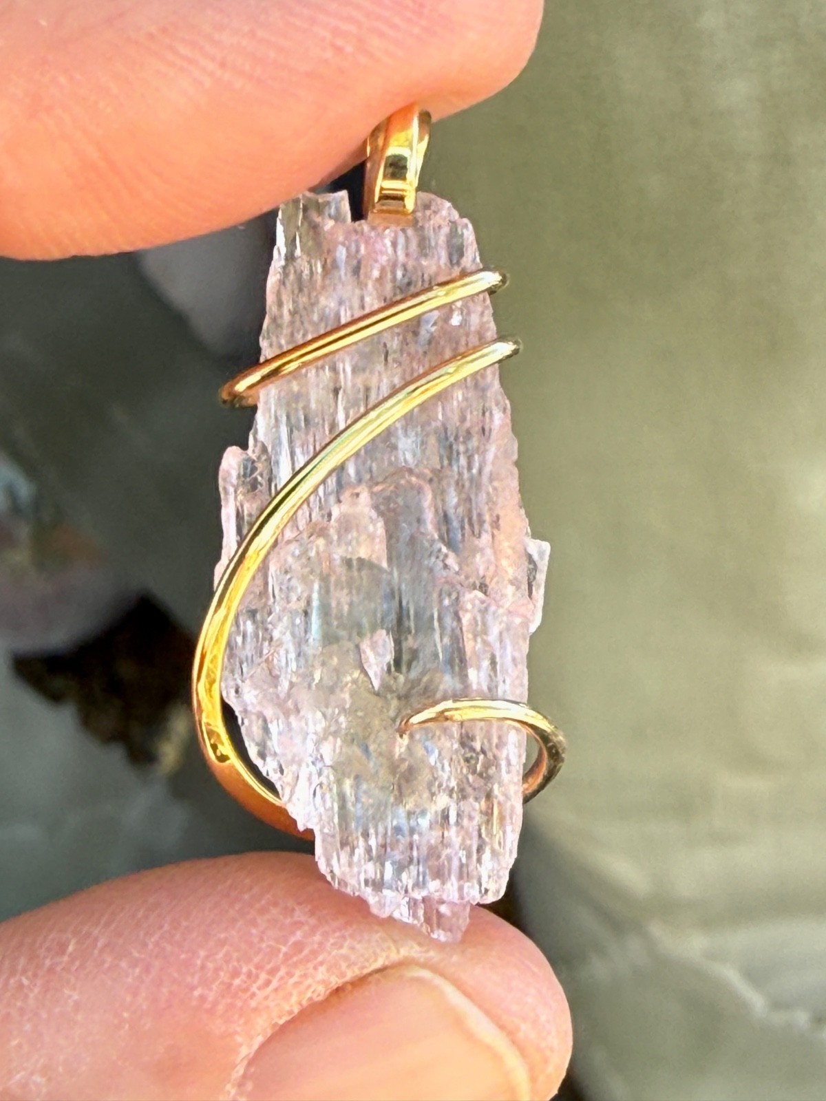 26.15ct Kunzite Shard Natural Pink In 14k Yellow Gold Forged Wrap Total Weight