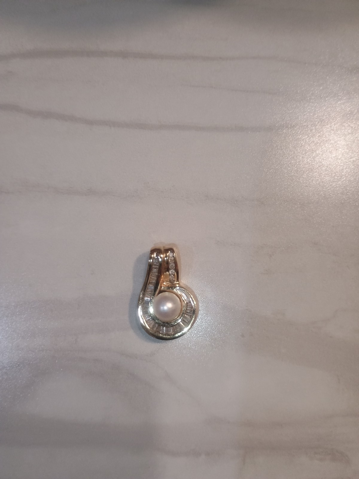 14k Gold Vintage Diamonds And Pearl Pendant