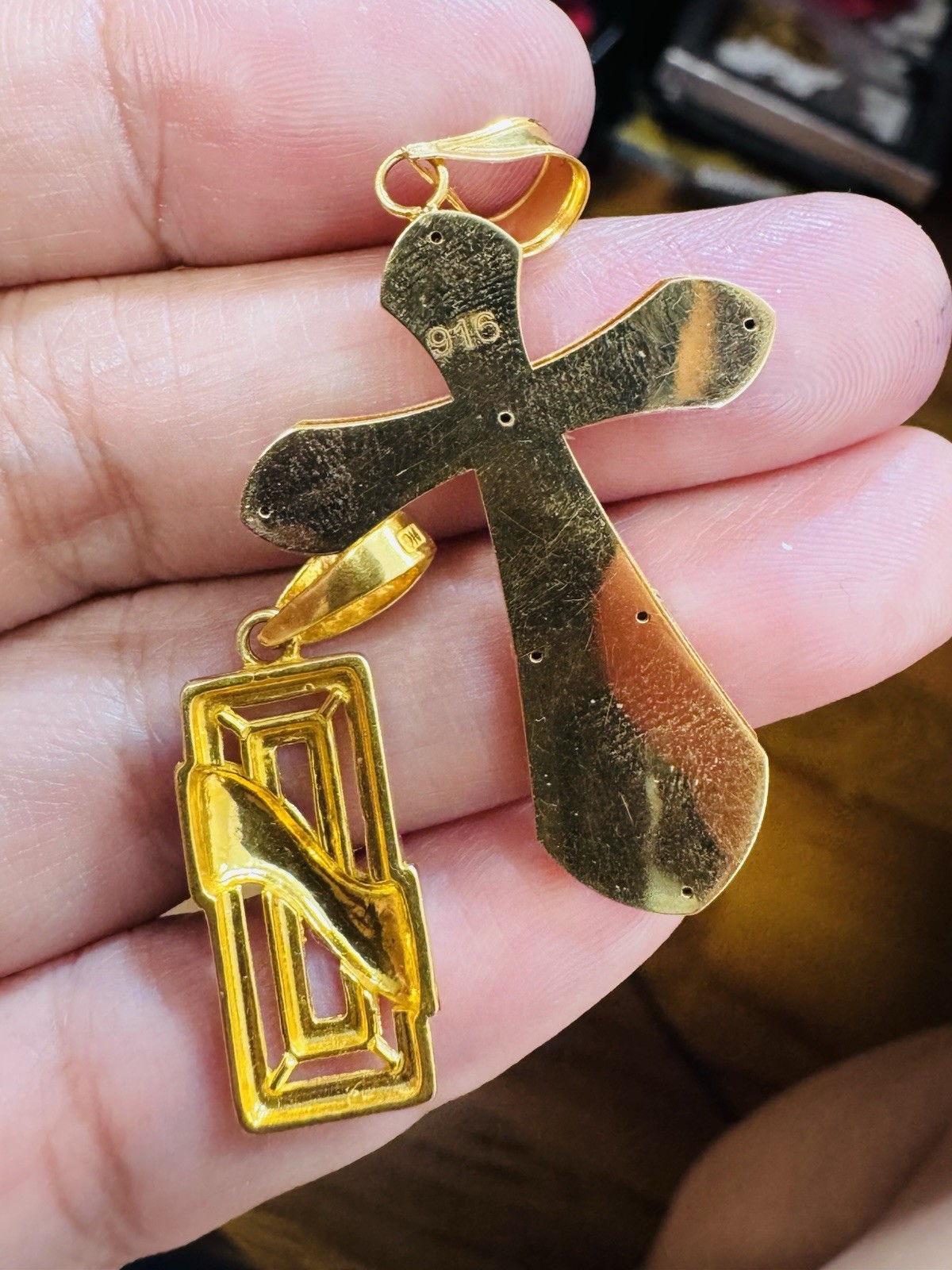 22K 916 22C Real Gold Two Set of Pendant 1 x Rectangle & 1x Cross 7.6g