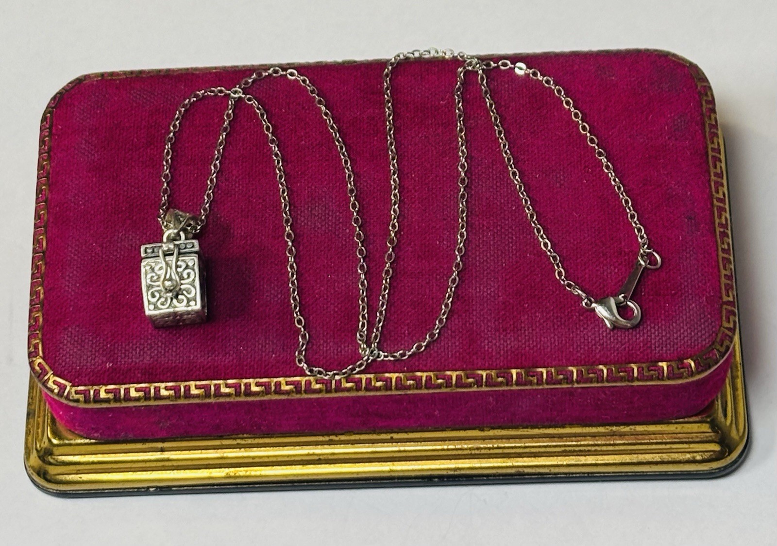 VTG 925 STERLING SILVER Prayer MANDALA Trinket Box Locket + 18k Gold Necklace GP