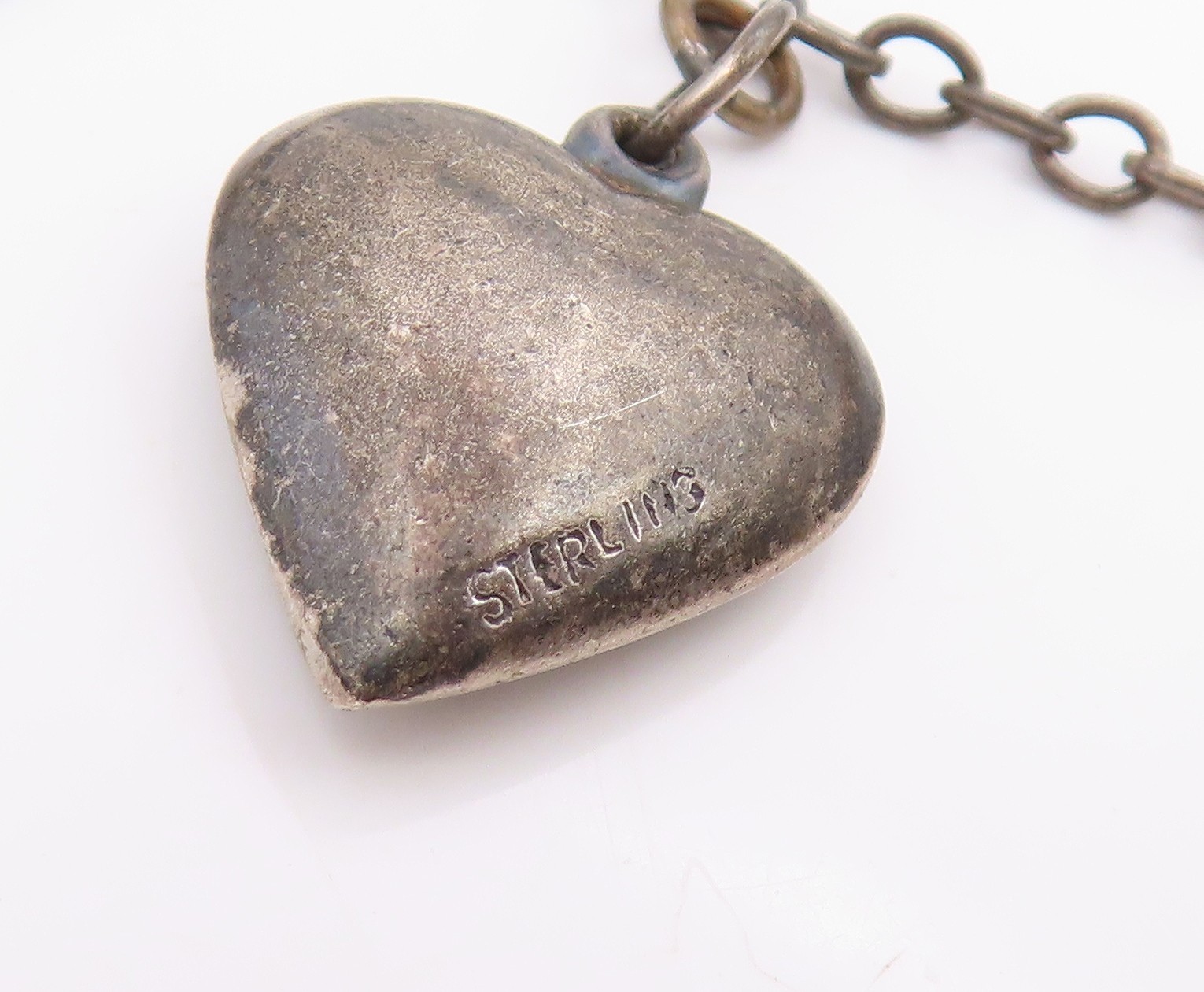 925 Sterling Silver Vintage Necklace Etched Love Heart Charm Motif Chain NE4832