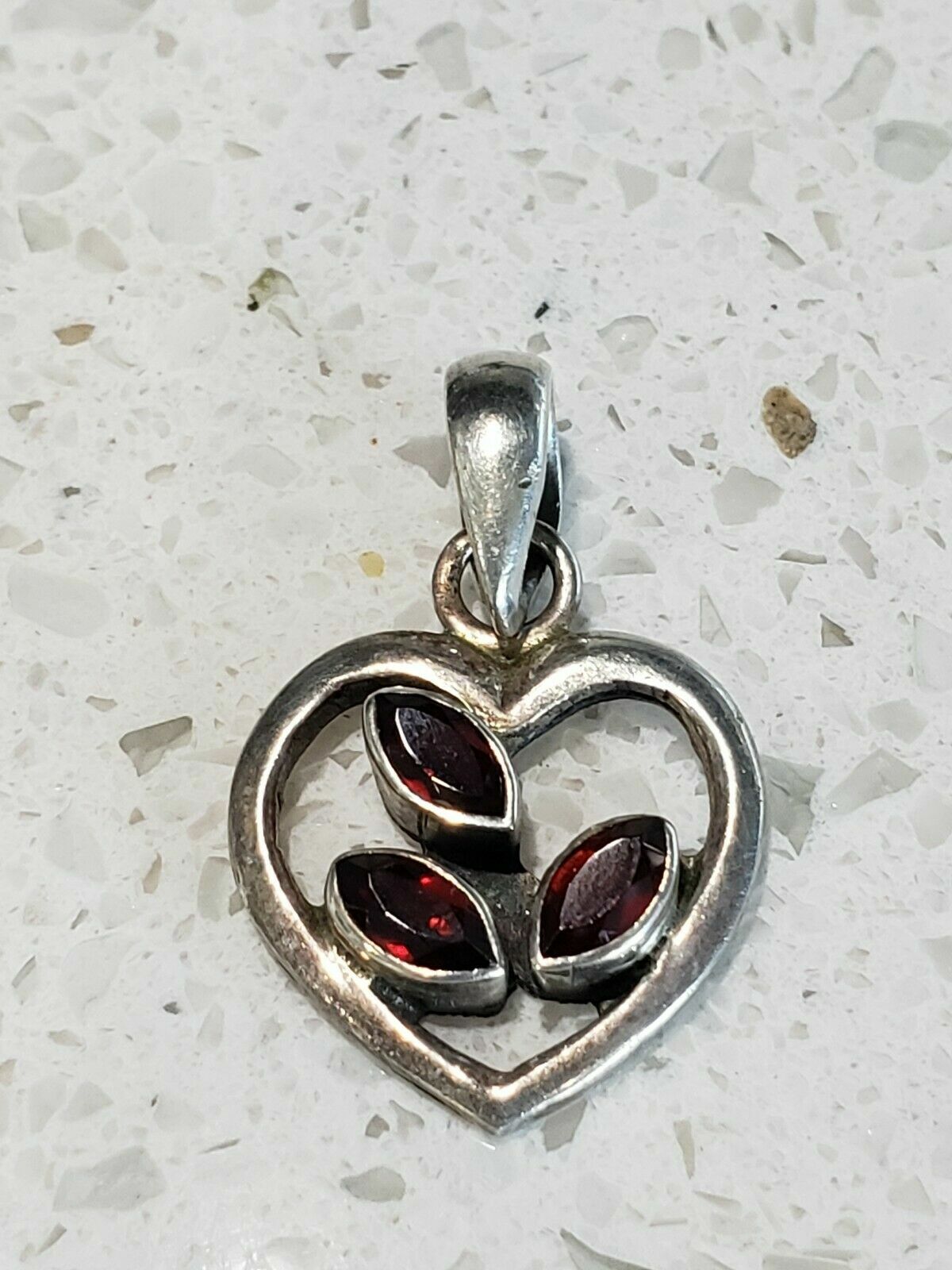 BEAUTIFUL sterling silver 925 garnet gem heart pendant necklace