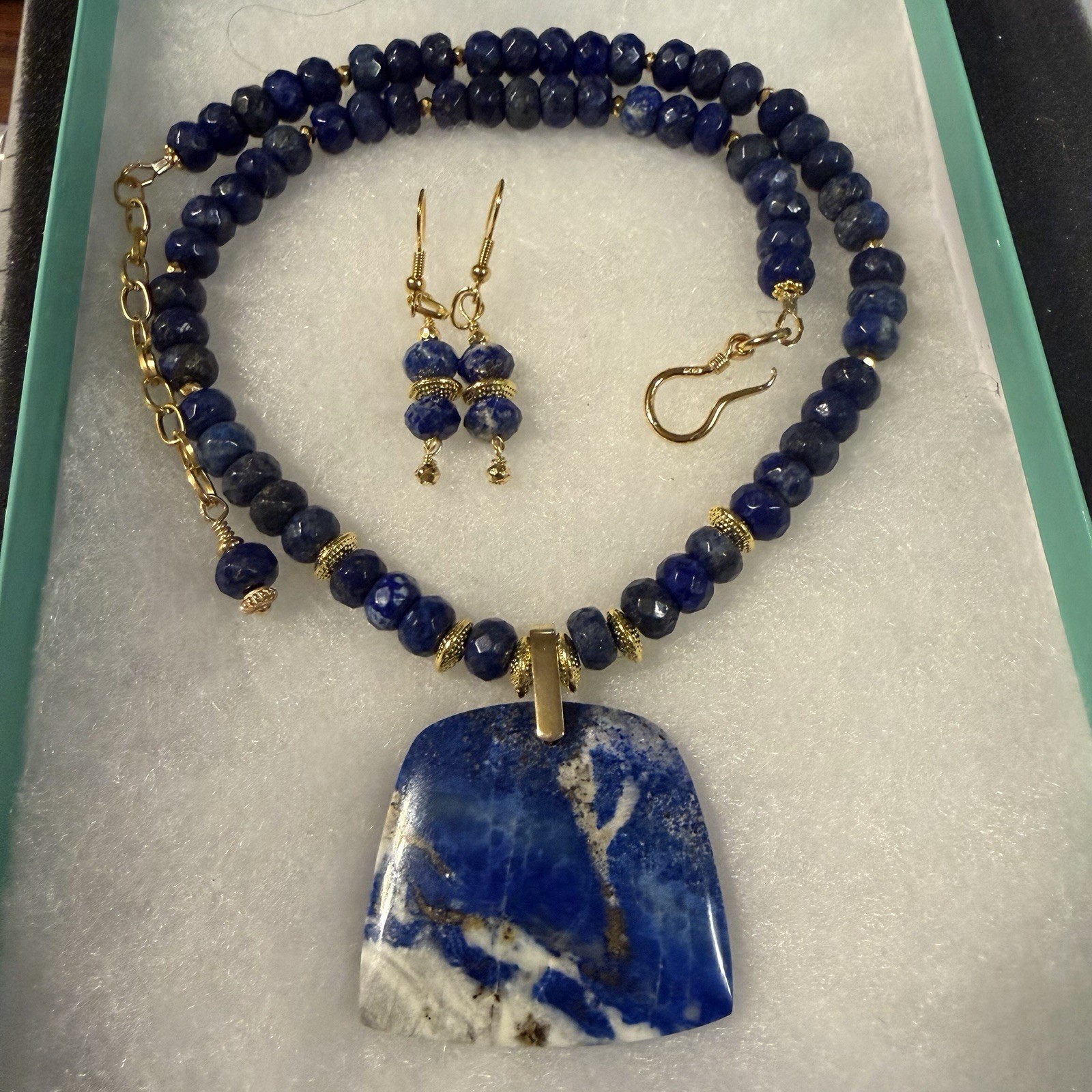 NATURAL SODALITE PENDANT NECKLACE GOLD TONE WITH DANGLE MATCHING EARRINGS