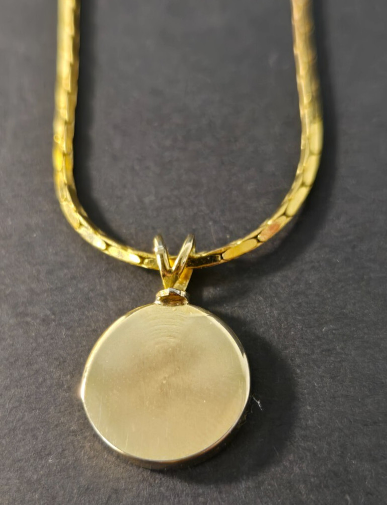 VTG Unbranded Gold Color Round Pendant Necklace 18″