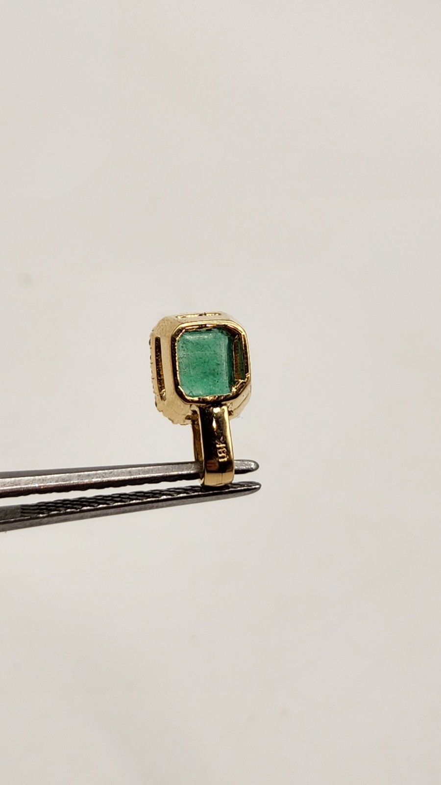 Pendiente en oro de 18k con Esmeraldas Colombianas Naturales, Diamantes Marquesa