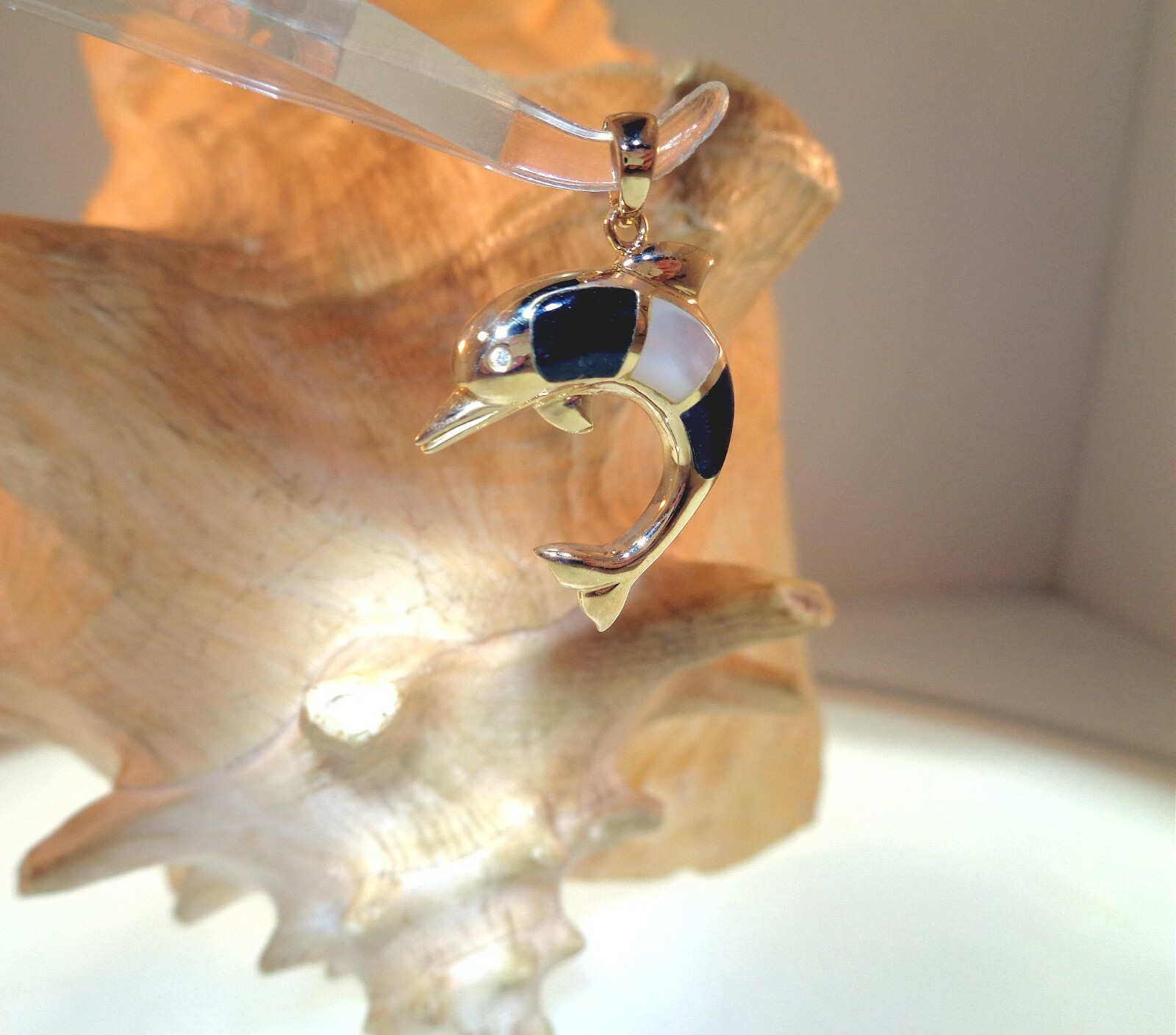 23.5MM 14K YELLOW GOLD MOTHER PEARL BLACK ONYX DIAMOND HAWAIIAN DOLPHIN PENDANT