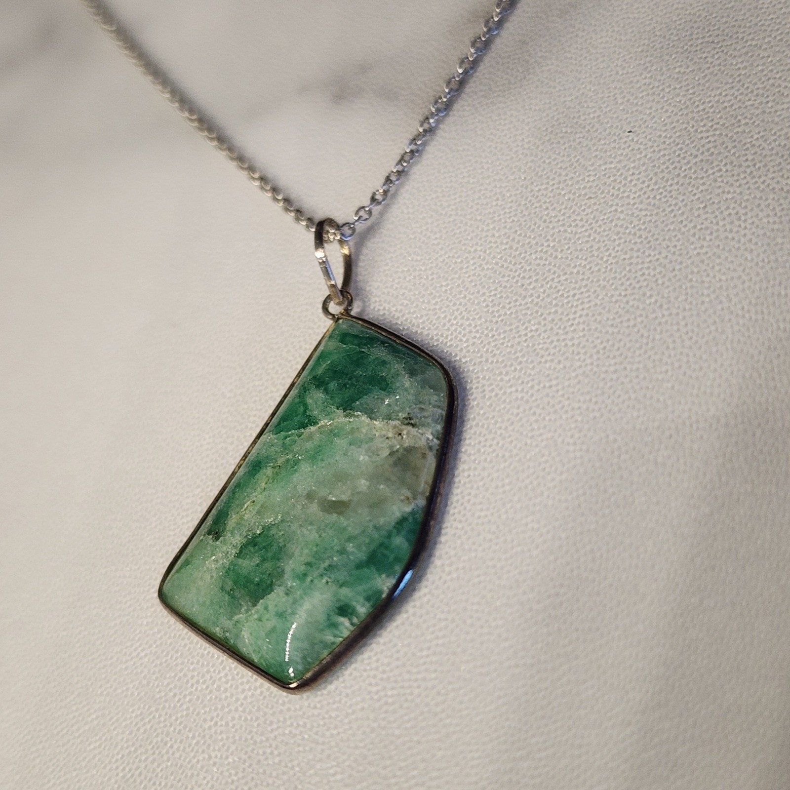 Sterling Silver 925 Green Stone Pendant Necklace Freeform Natural Gem Indonesia