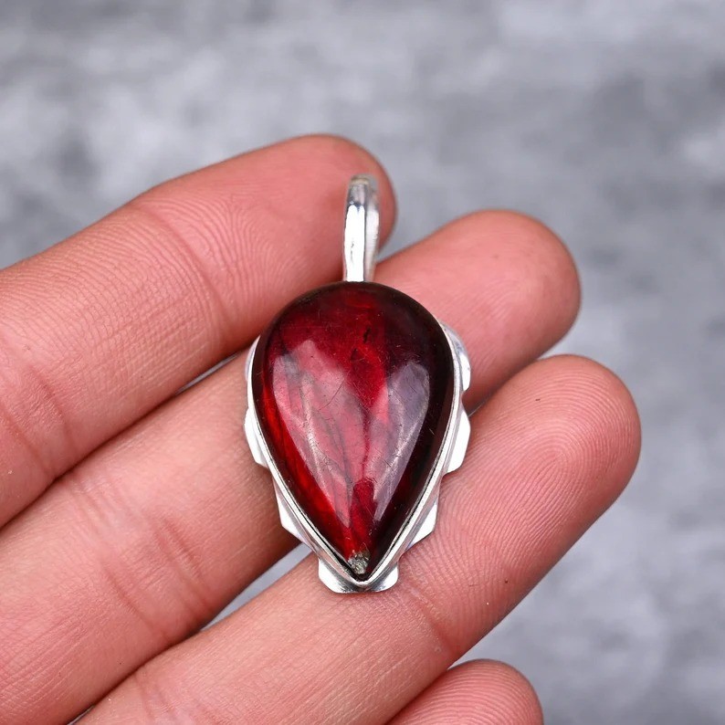 Red Flash Labradorite Gemstone Pendant 925 Sterling Silver Handmade Jewelry