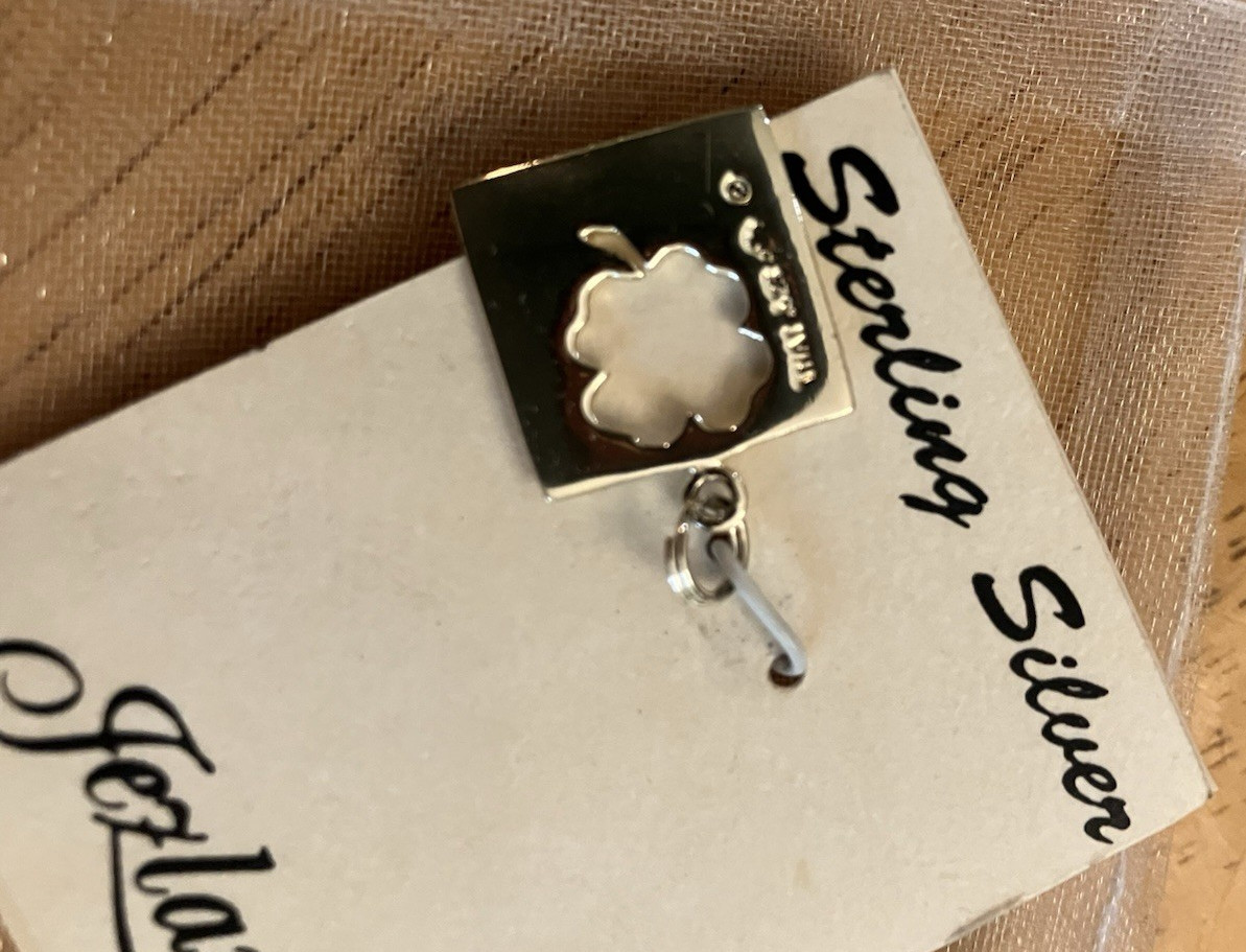 Sterling Silver Thai 925 LUCK 4 Leaf Clover Charm/Pendant Jezlaine NEW 5/8″