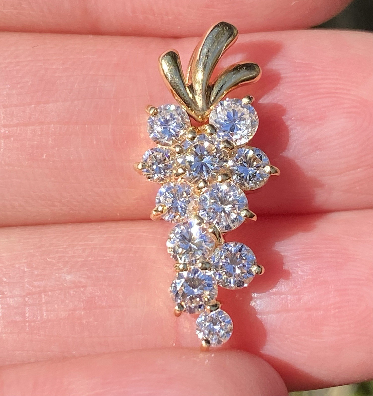 Stunning 18K Yellow Gold 1.50CTW 100% Natural Quality Diamond Pendant
