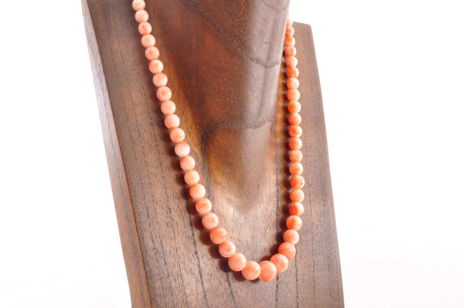 Vintage Angel skin coral Necklace and ear clip set (17.3in 192ct) Certificate.
