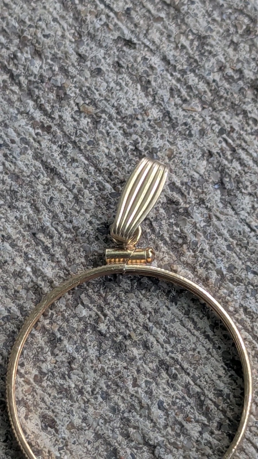 Large Cent Coronet Coin Bezel 28 mm Reeded Edge Screw Top 14k Yellow Gold Filled
