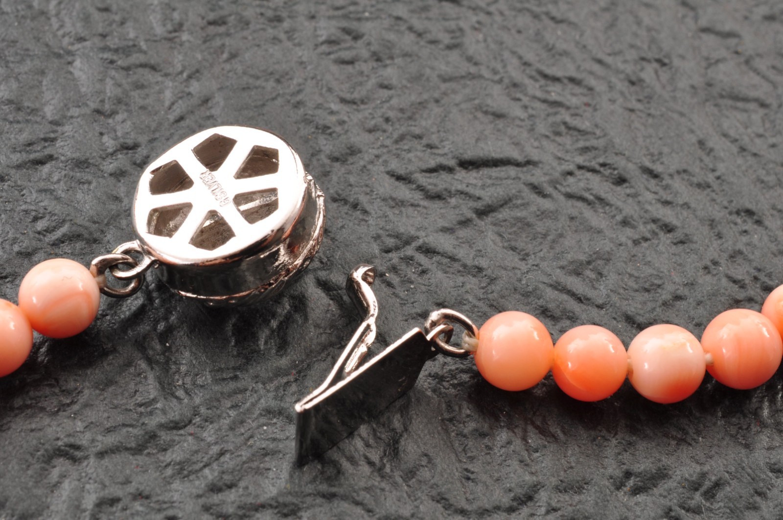 Vintage Angel skin coral Necklace and ear clip set (17.3in 192ct) Certificate.
