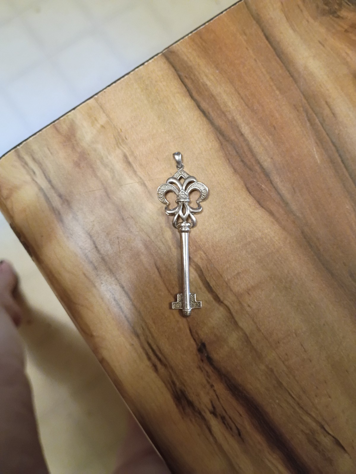 925 Sterling Silver Real Round-Cut Diamond Fleur de Lis Key Pendant